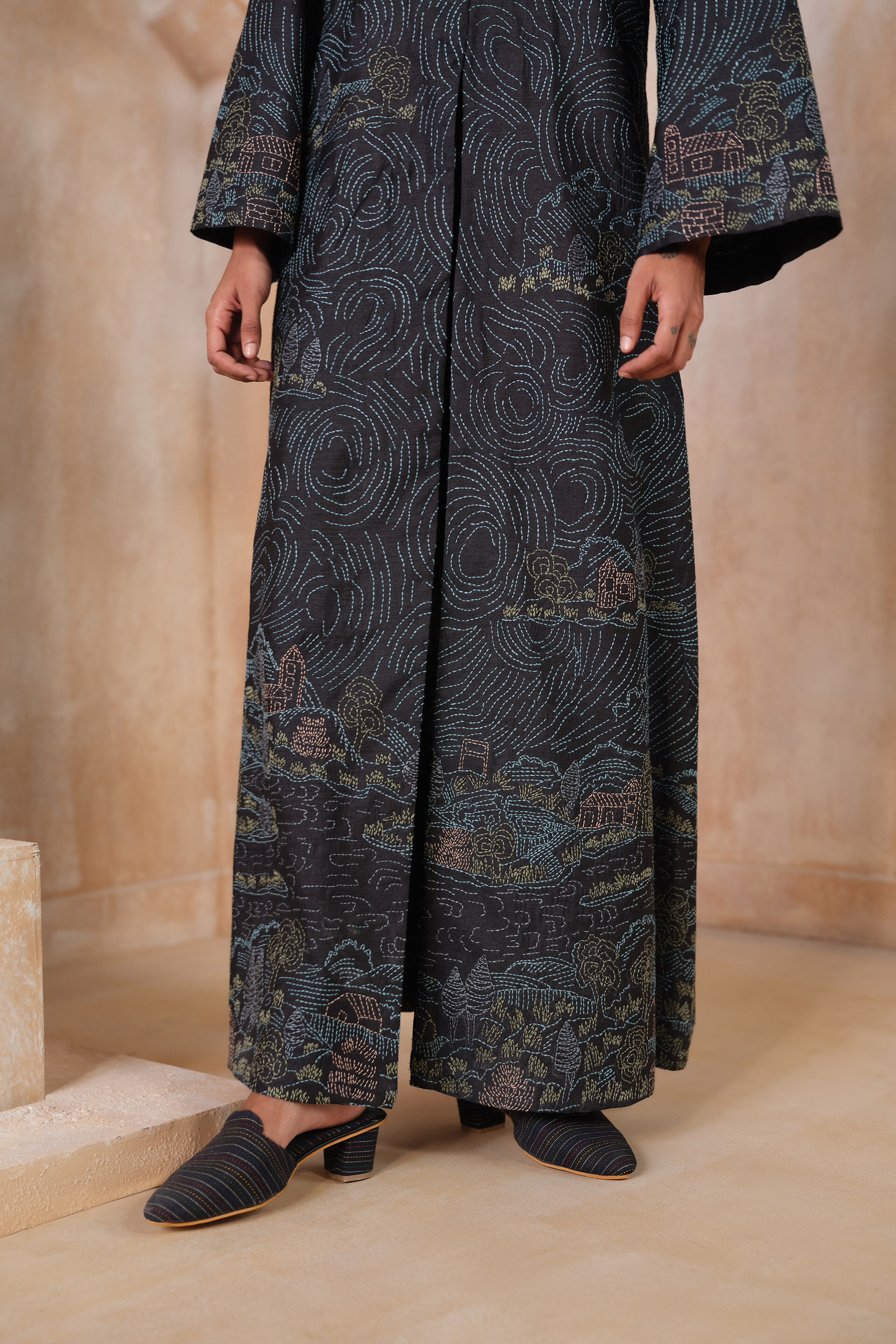 Nieve Hand-embroidered Kantha Silk Jacket Set - Black, Black, image 5