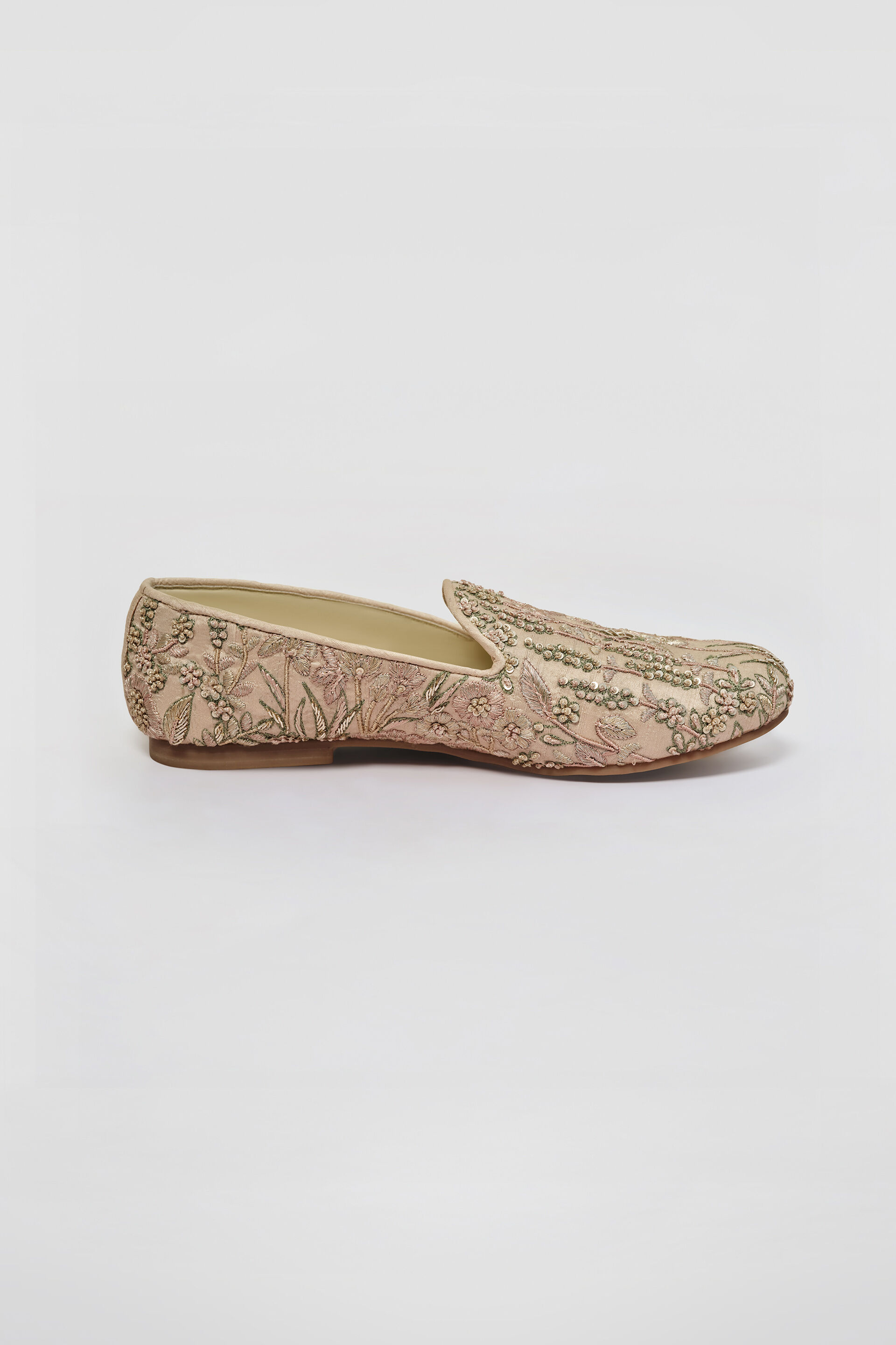 Shahrazad Embroidered Silk Mojris - Champagne