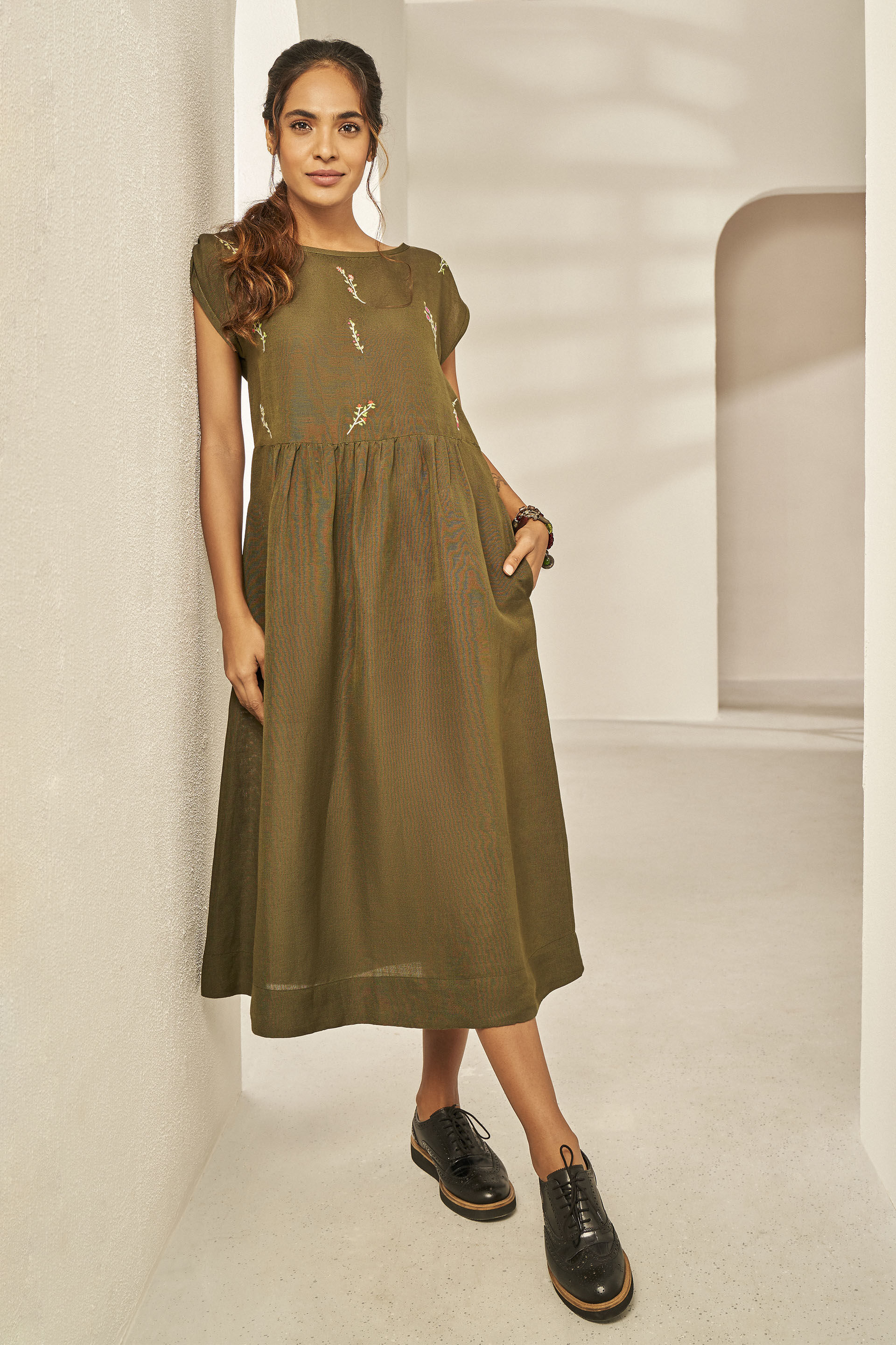 Globetrotter Boat Neck Dress - Olive