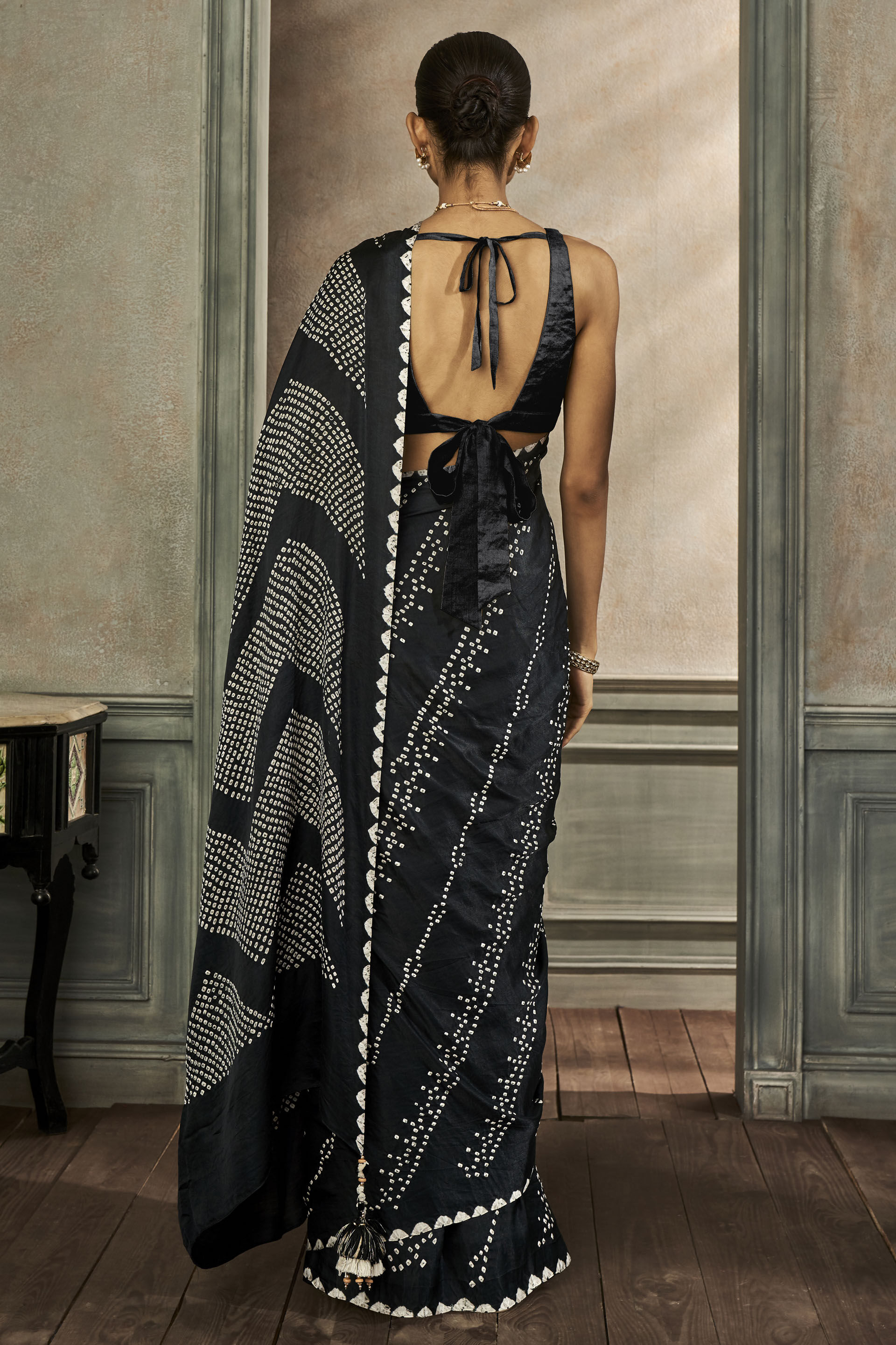 Bandhani saree near me clearance