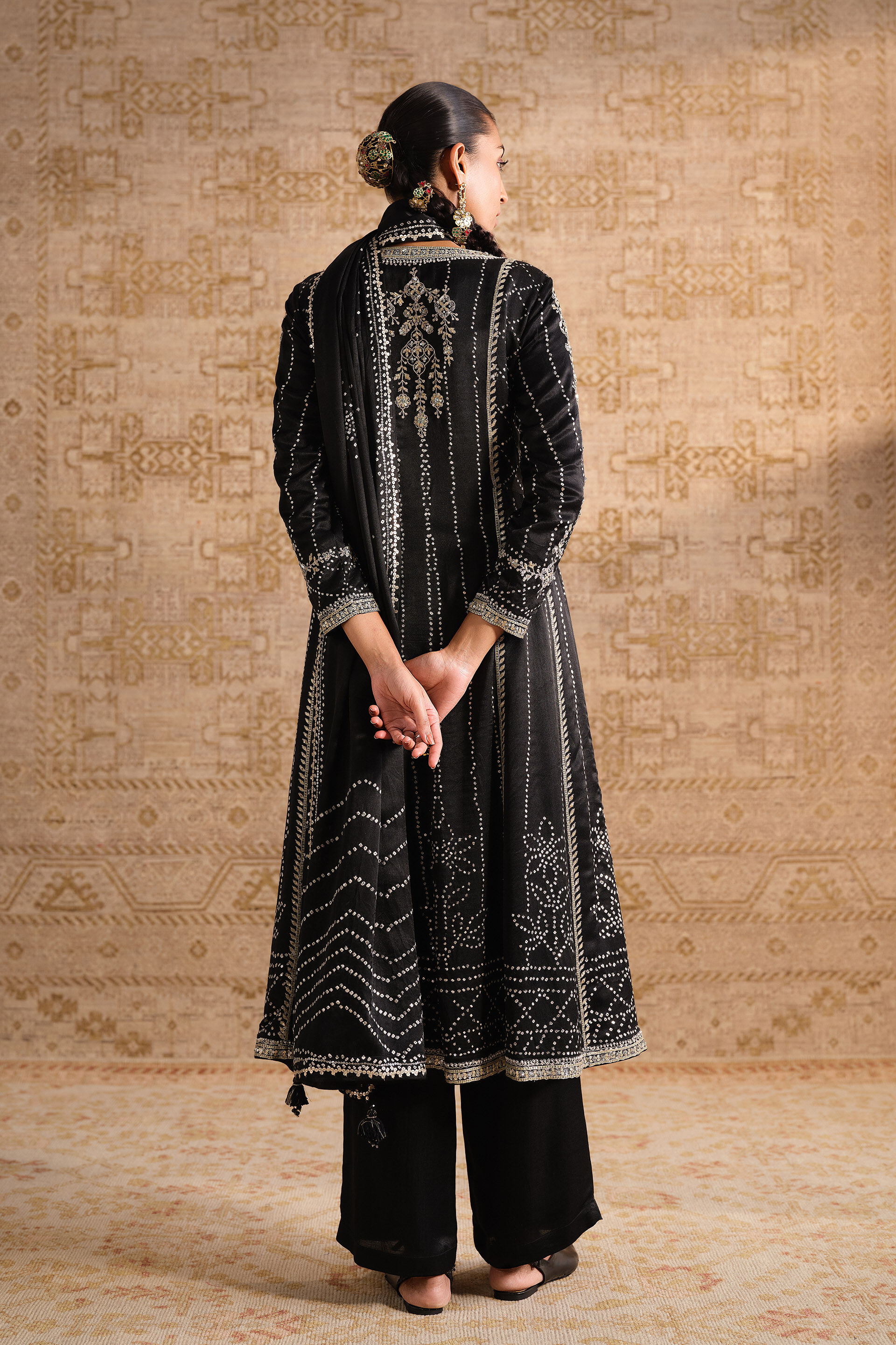 Niruhana Handcrafted Bandhani Silk Suit Set - Black