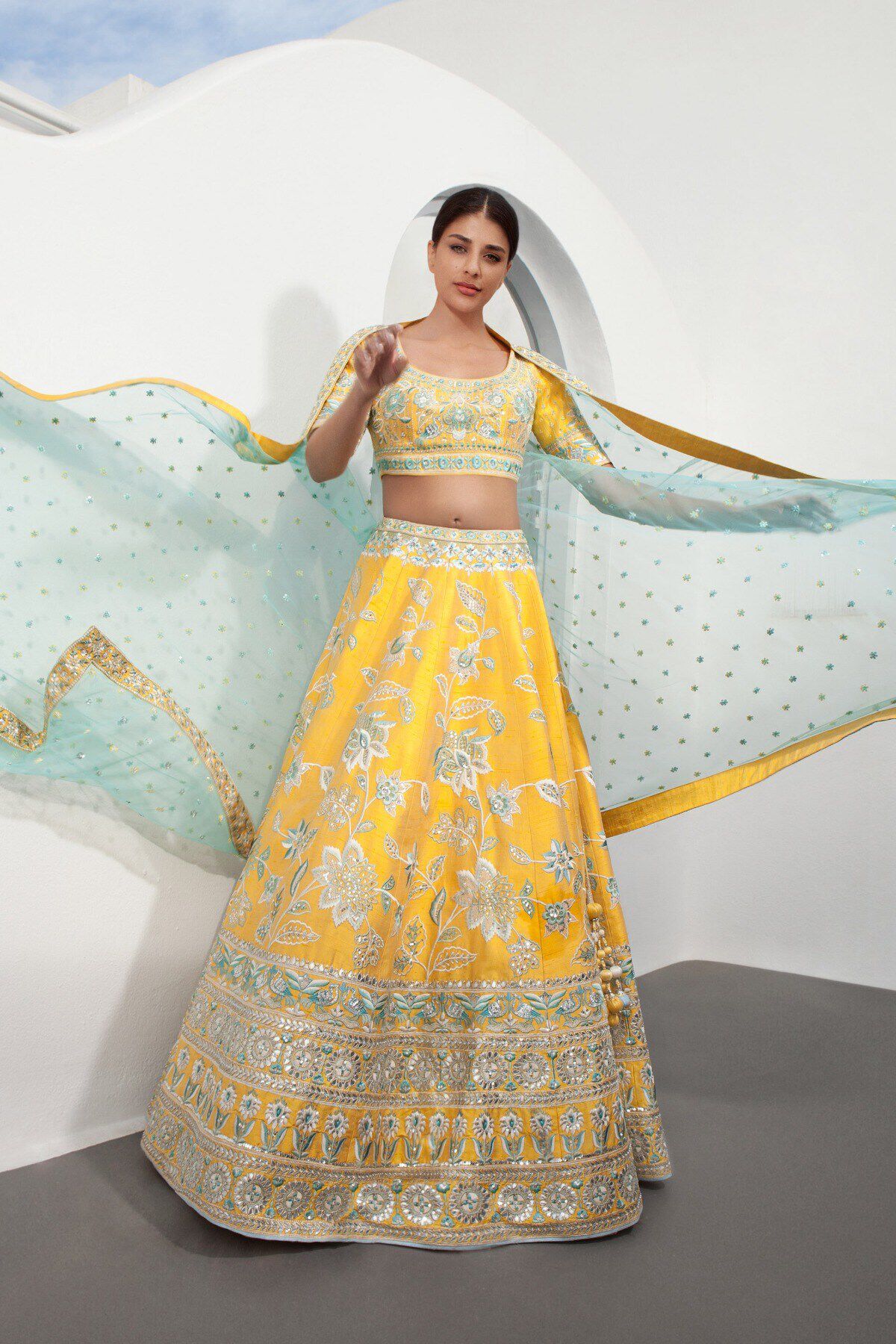 Trending Outfits That Are Perfect For Indian Weddings | Libas