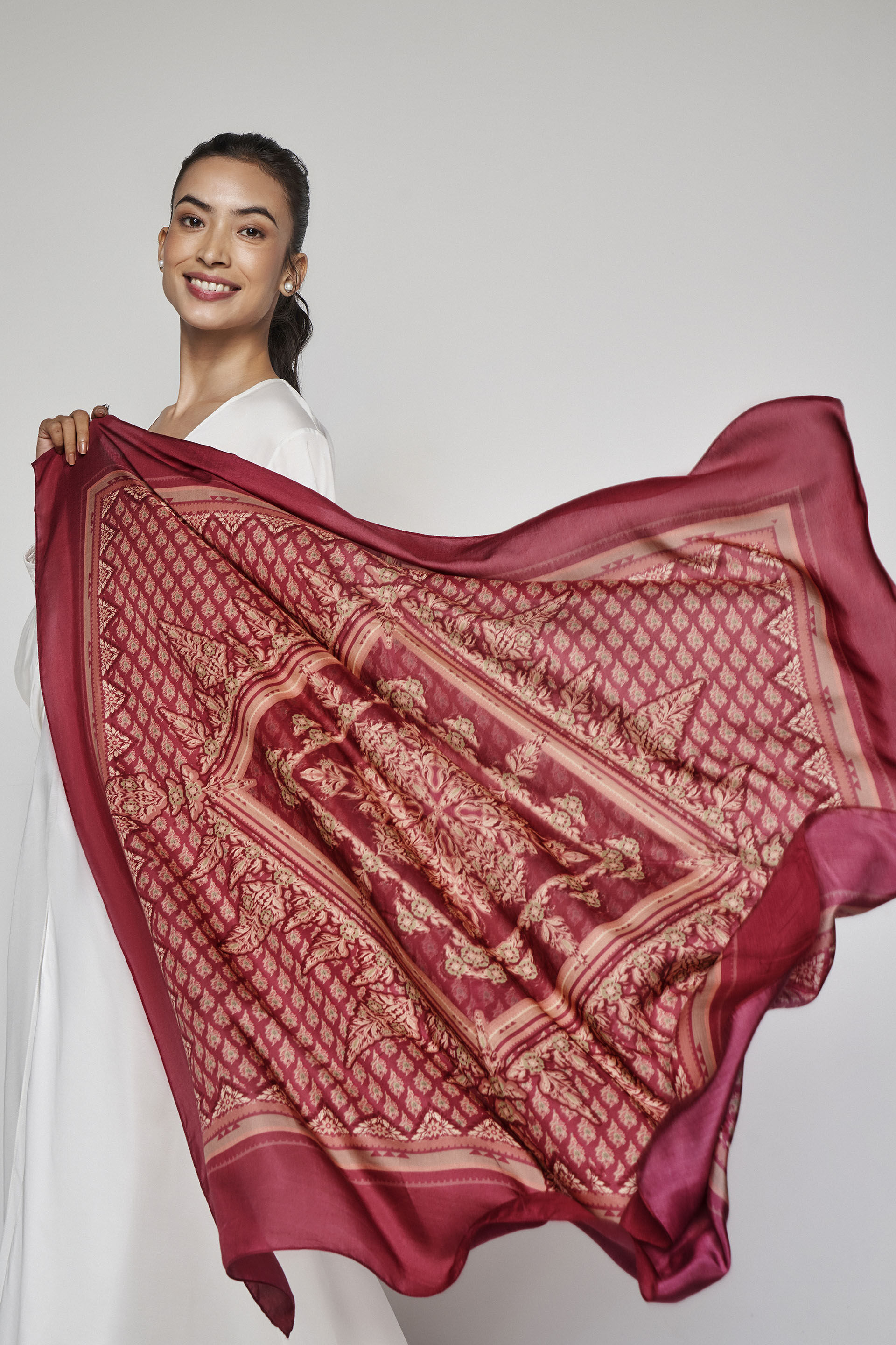 Melinoe Scarf Wine