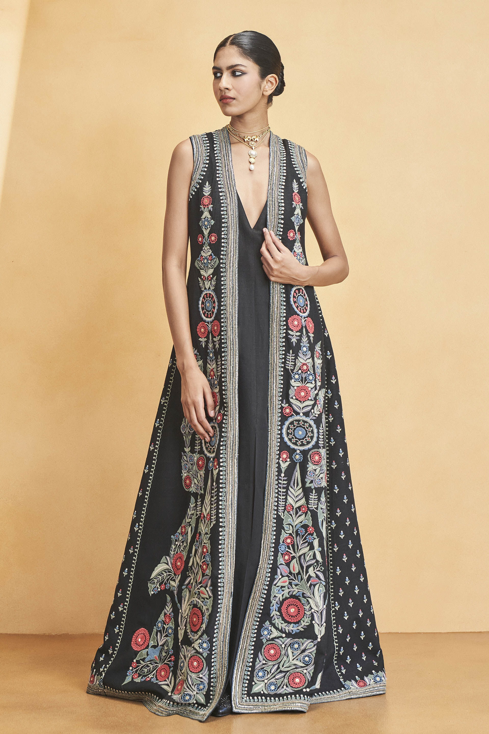 Symphony Of Flowers Embroidered Zardozi Silk Jacket Set Black
