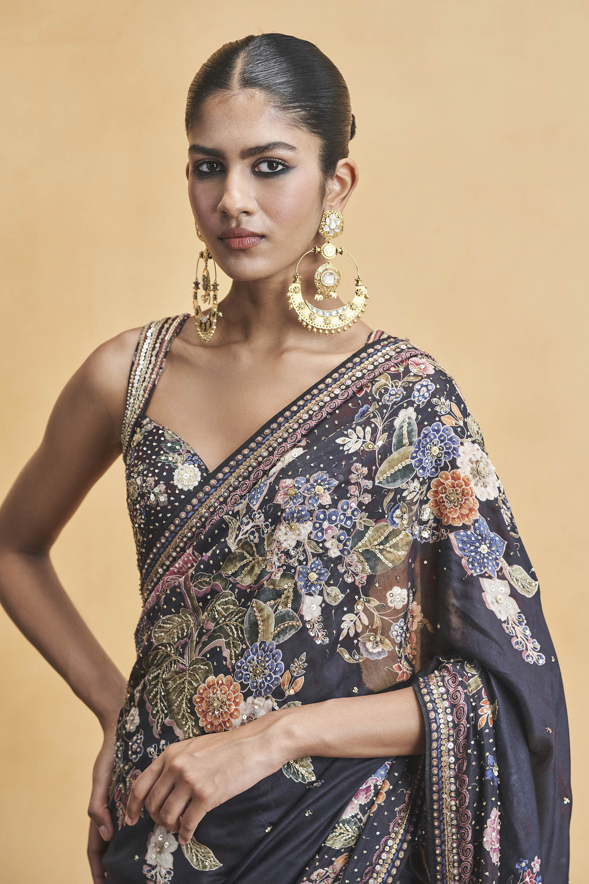 𝓣𝓱𝓪𝓷𝓴𝓪𝓶 𝓛𝓮𝓸𝓷𝓮𝓵 𝓣𝓱𝓸𝓽𝓽𝓪𝓷 on Instagram: “Look 2 ✨ Onam  2020 Set mund with oxidised jewellery set ✨ … | Black smokey eye, Loose  curls, Black smokey