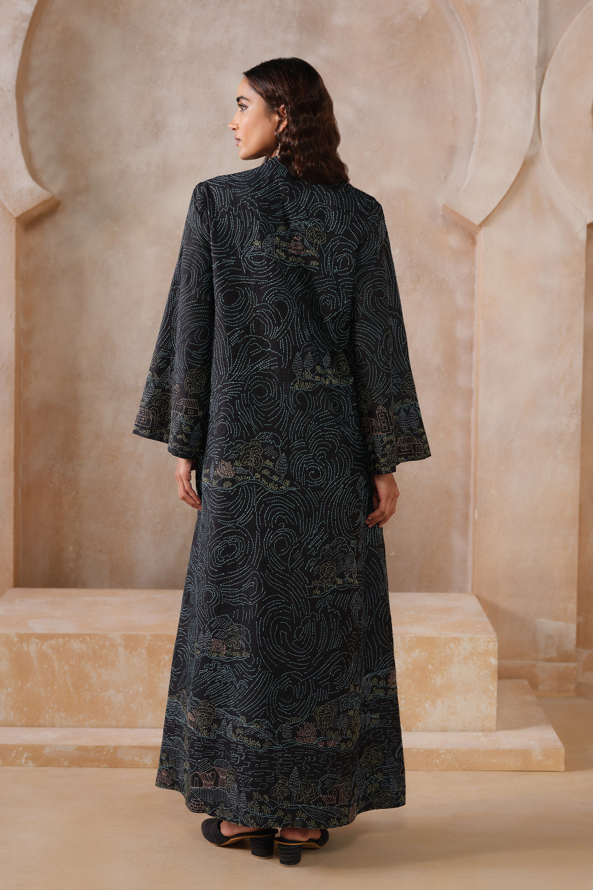 Nieve Hand-embroidered Kantha Silk Jacket Set - Black
