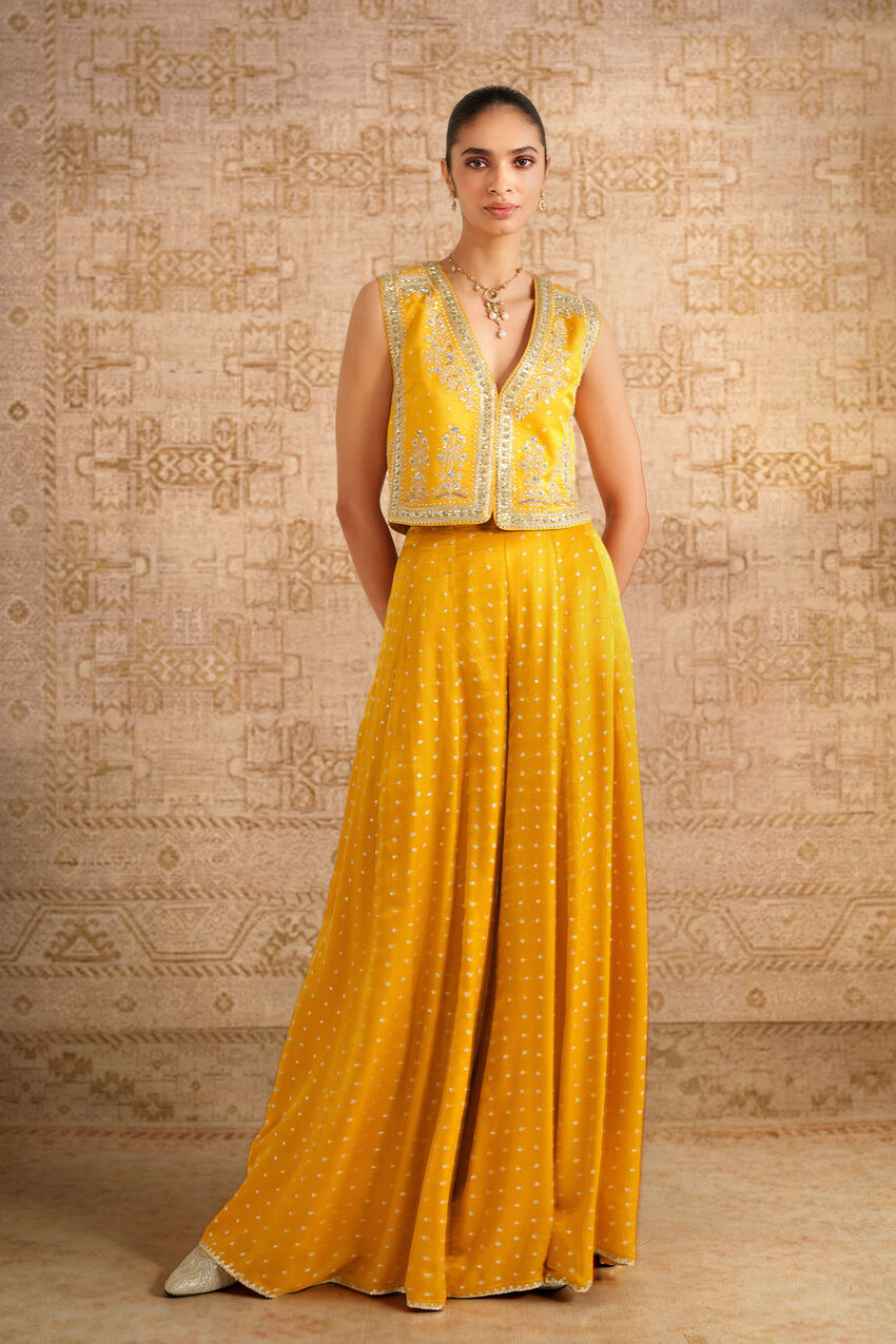 Buy Designer Bandhani Collection for Women online in USA | Anita Dongre Buy Designer Bandhani Collection for Women online in USA | Anita Dongre