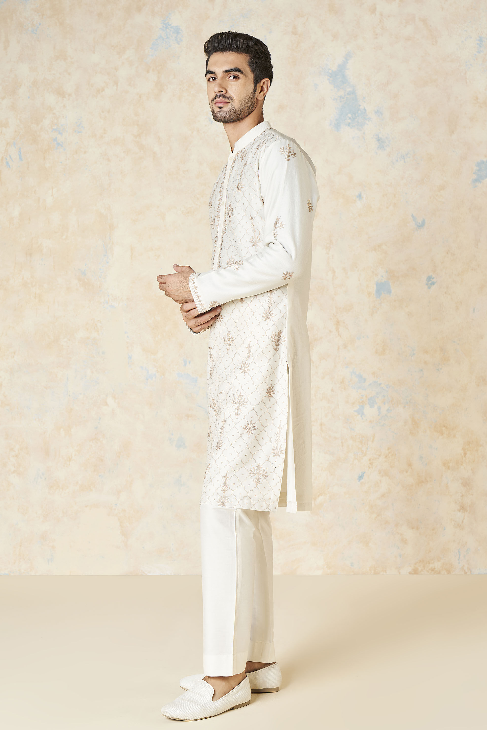 Ainan Embroidered Kurta - Ivory