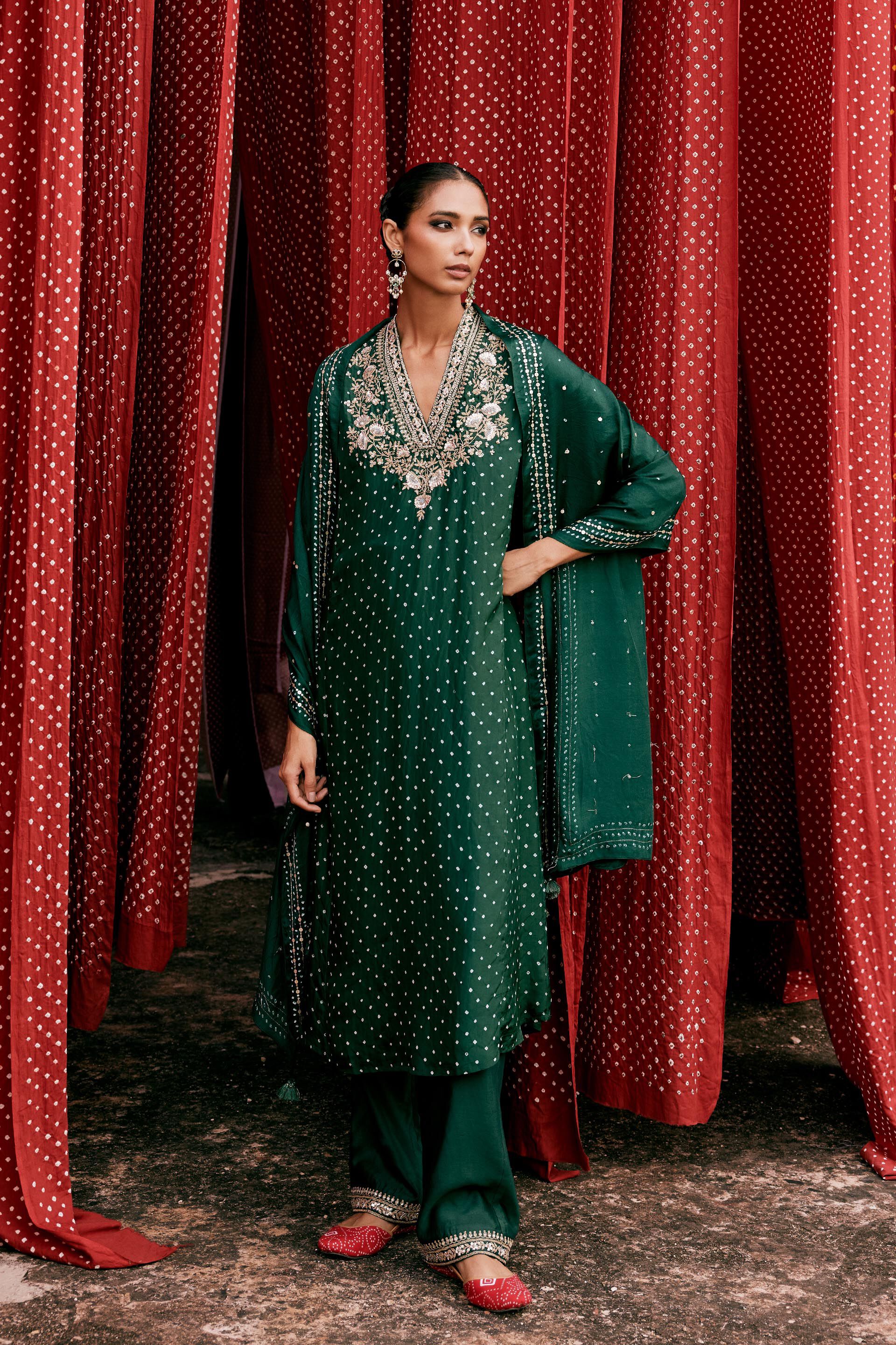 Gulsahro Handcrafted Bandhani Silk Kurta Set - Green