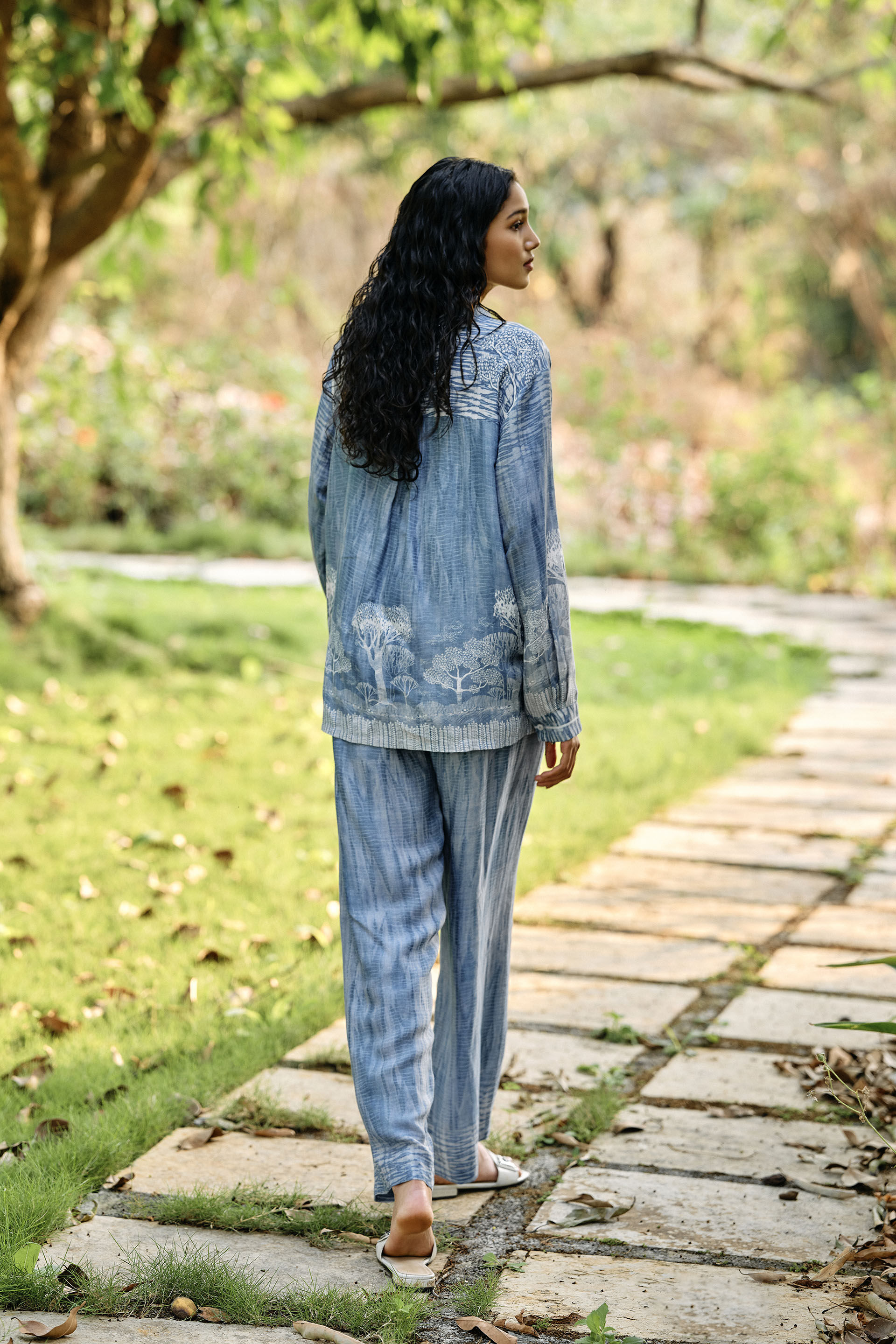 Creek Hand-embroidered Chikankari Linen Coord - Blue