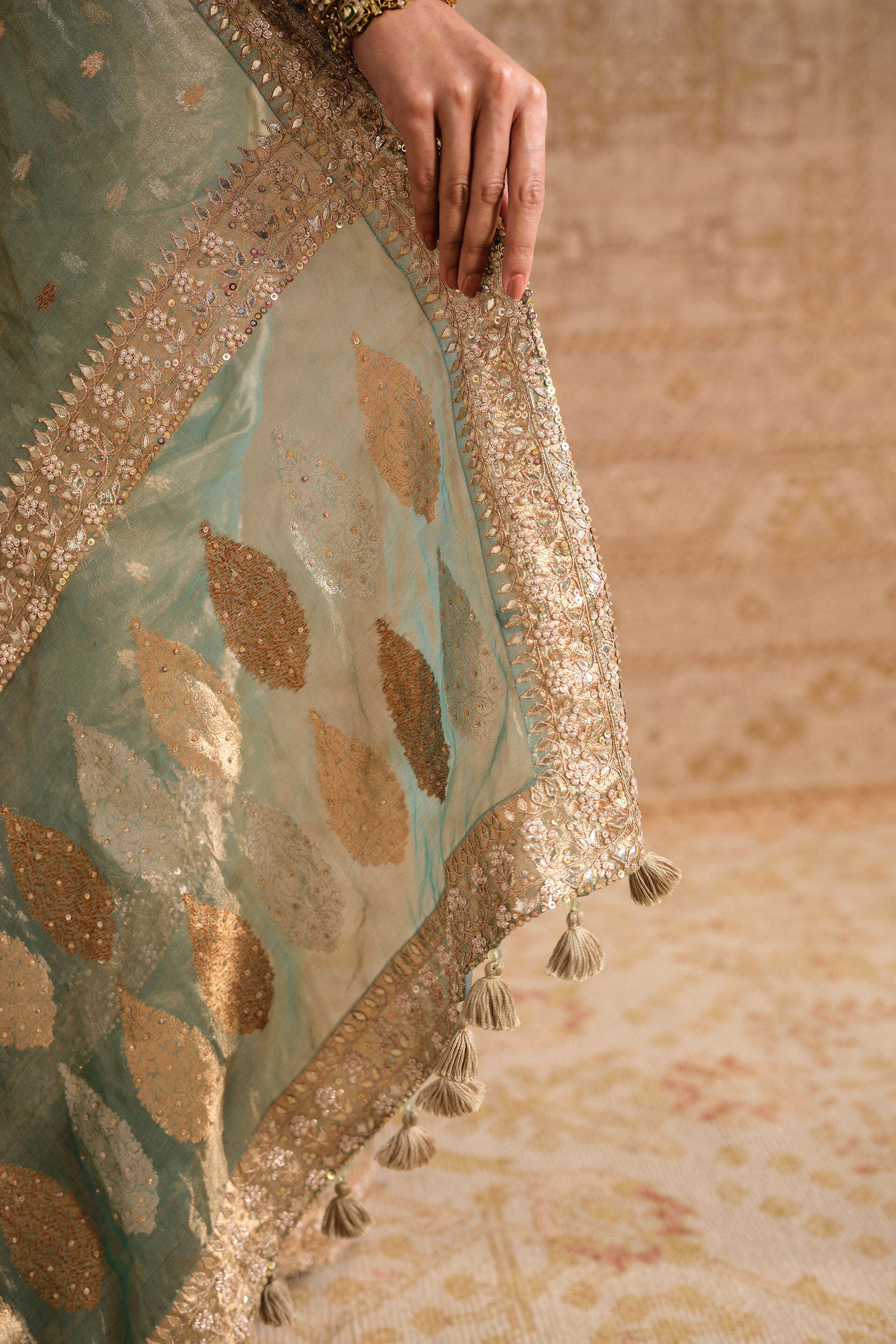 Vanjara Handwoven Benarasi Silk Saree - Gold, Gold, image 5