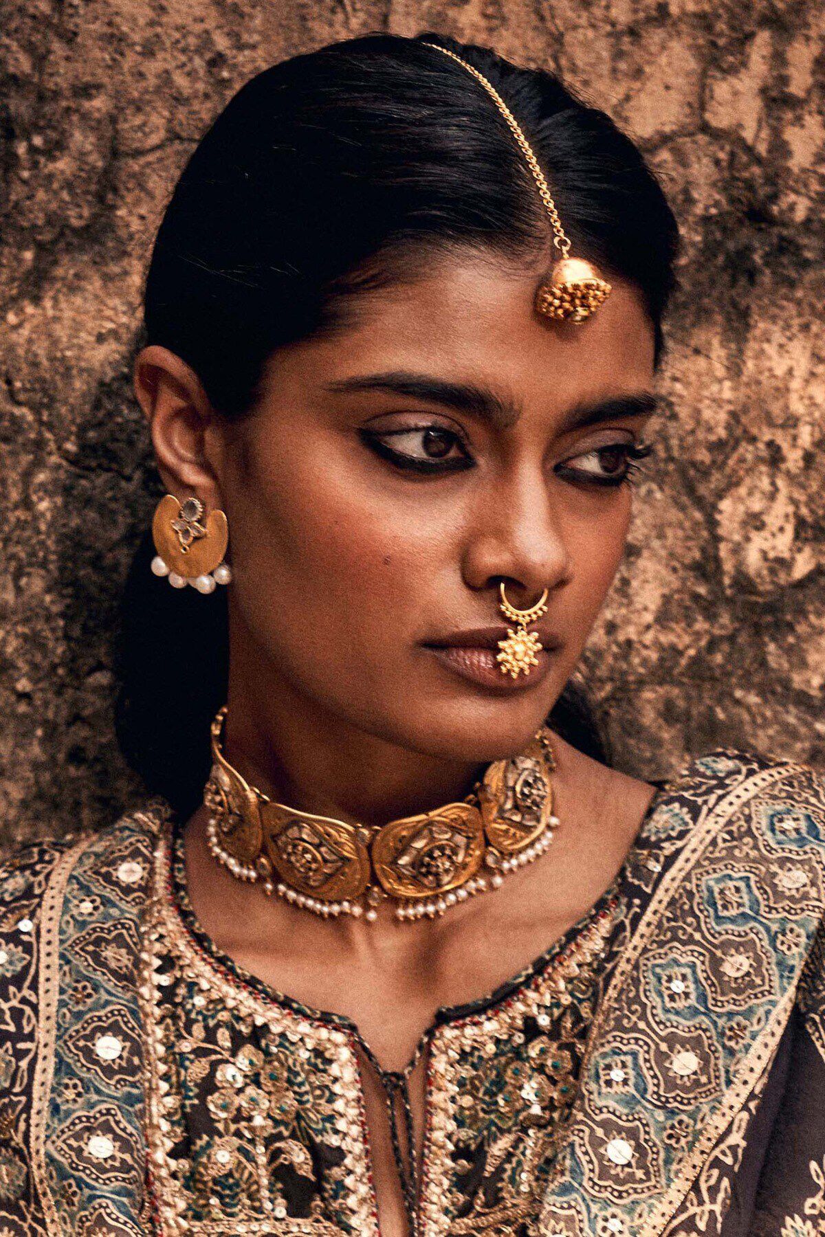 Traditional shop choker online