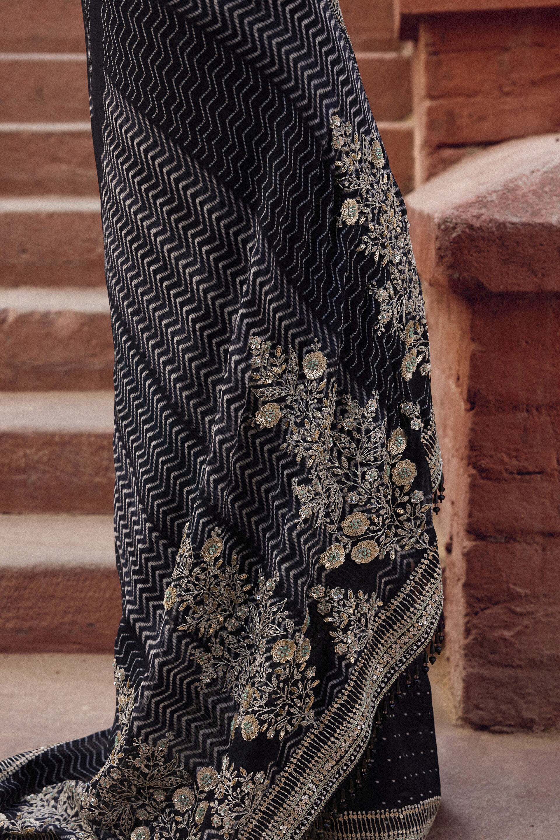 Afruza Embroidered Georgette Saree, Black, image 4