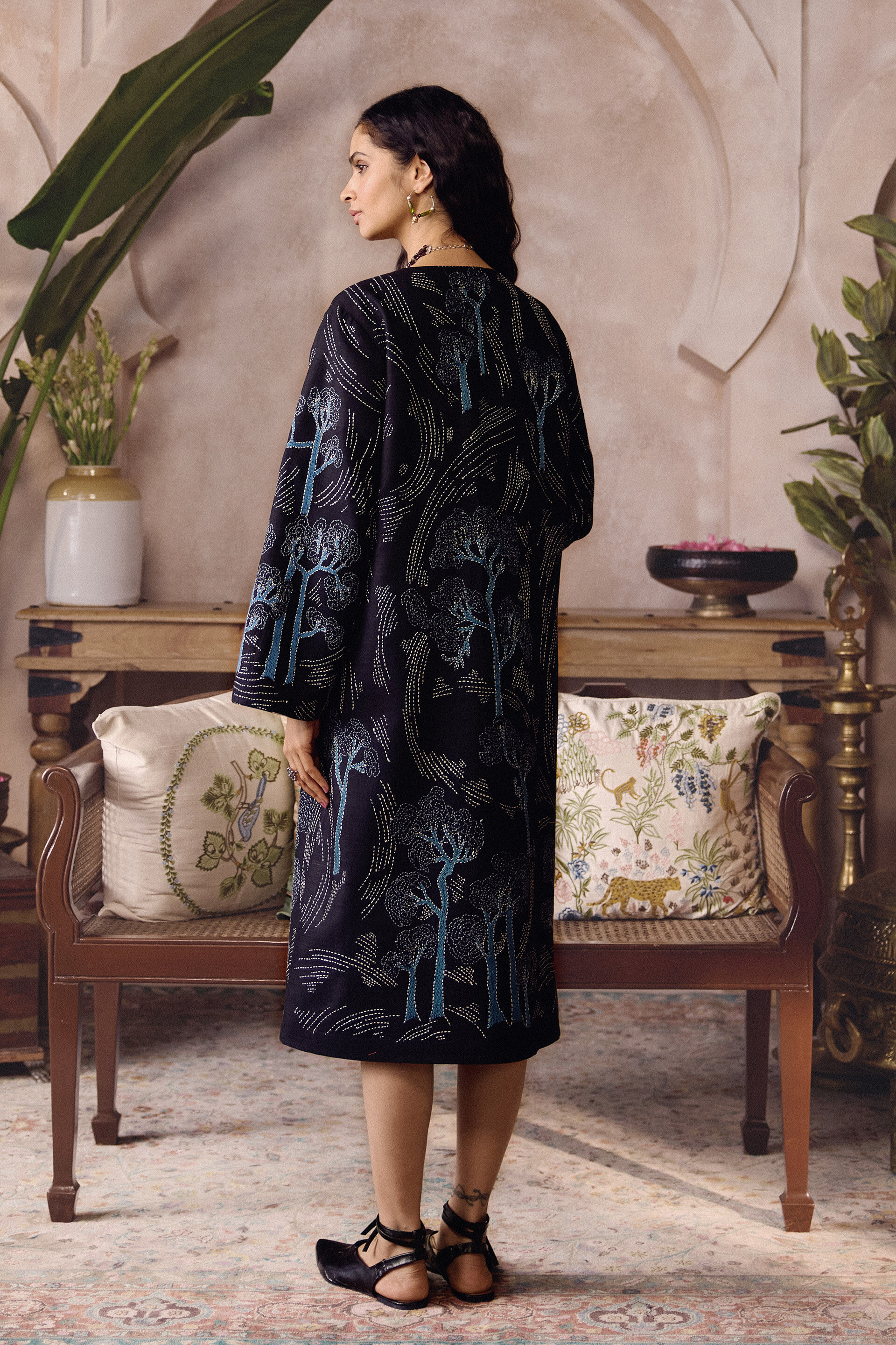 Ahren Hand-embroidered Kantha Silk Jacket Set - Black