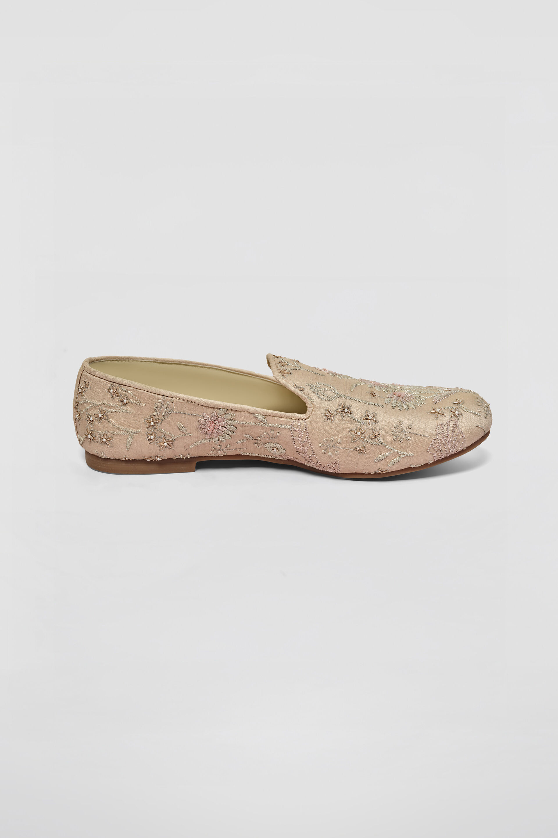 Rihan Embroidered Silk Mojris - Champagne