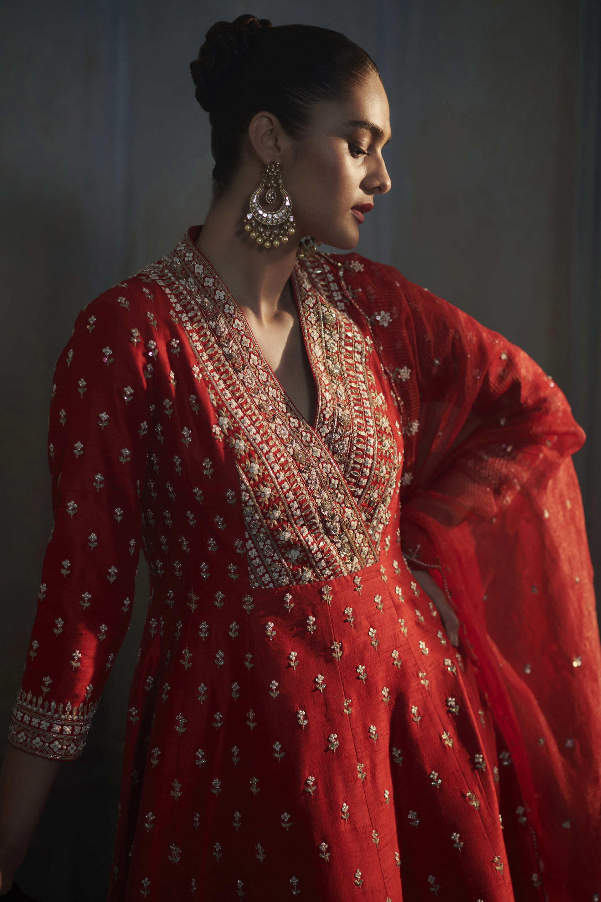 Best Anarkali Suits | Thread Embroidered Net Anarkali Suit In Red – Gunj  Fashion