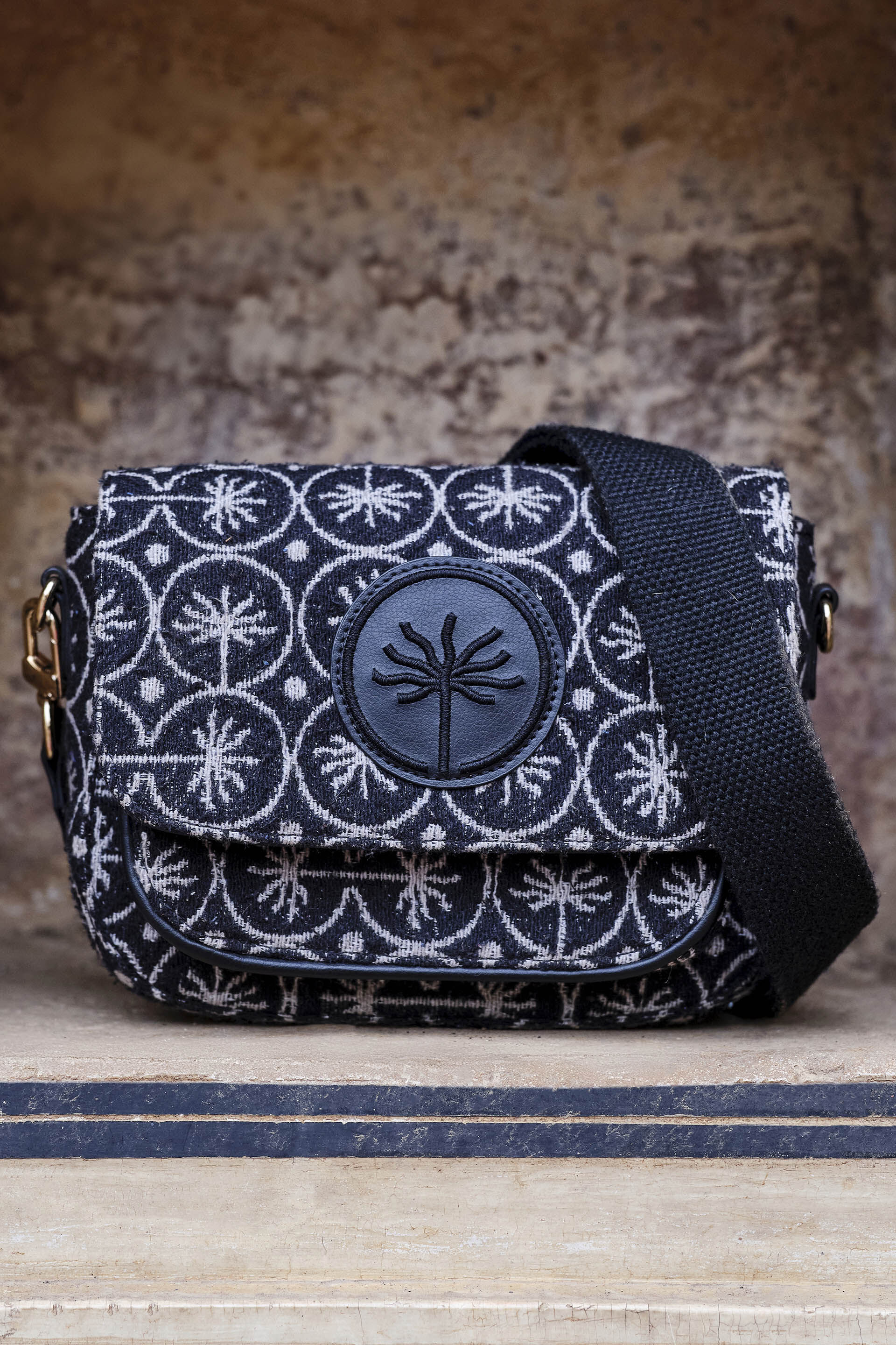 Root Core Crossbody Bag- Black