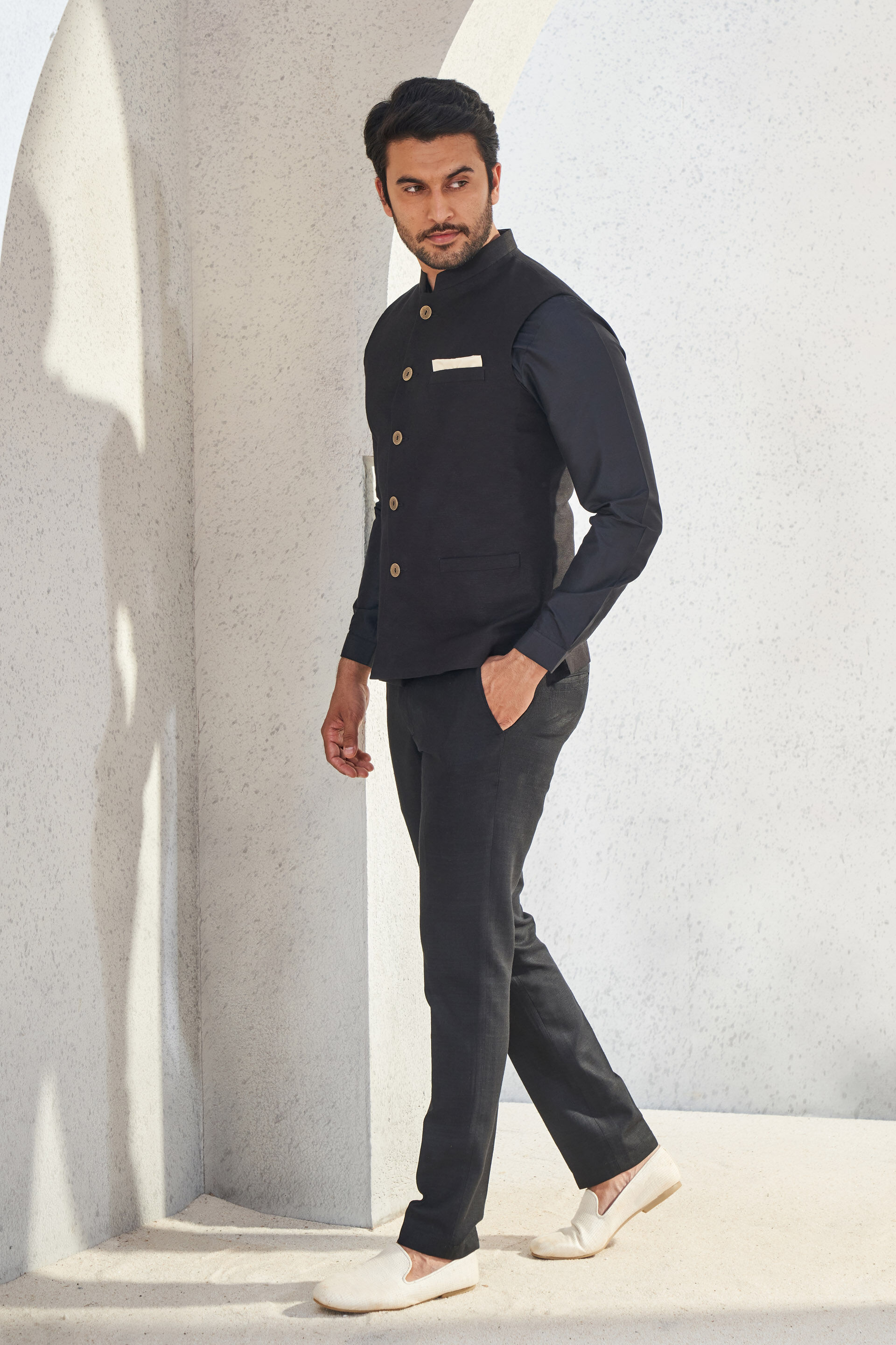 The Akshaj Bandi Black