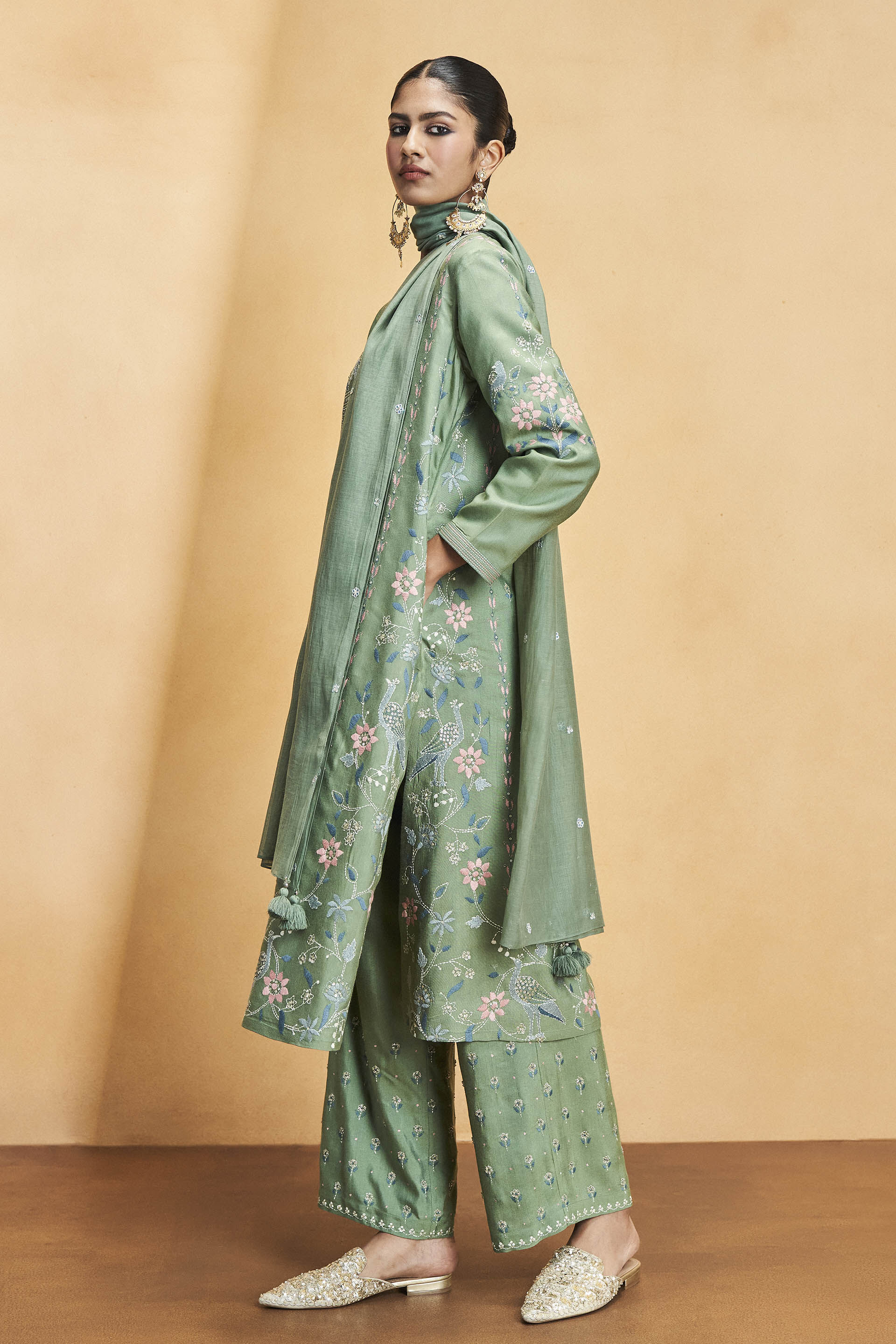 Anita dongre suits online discount