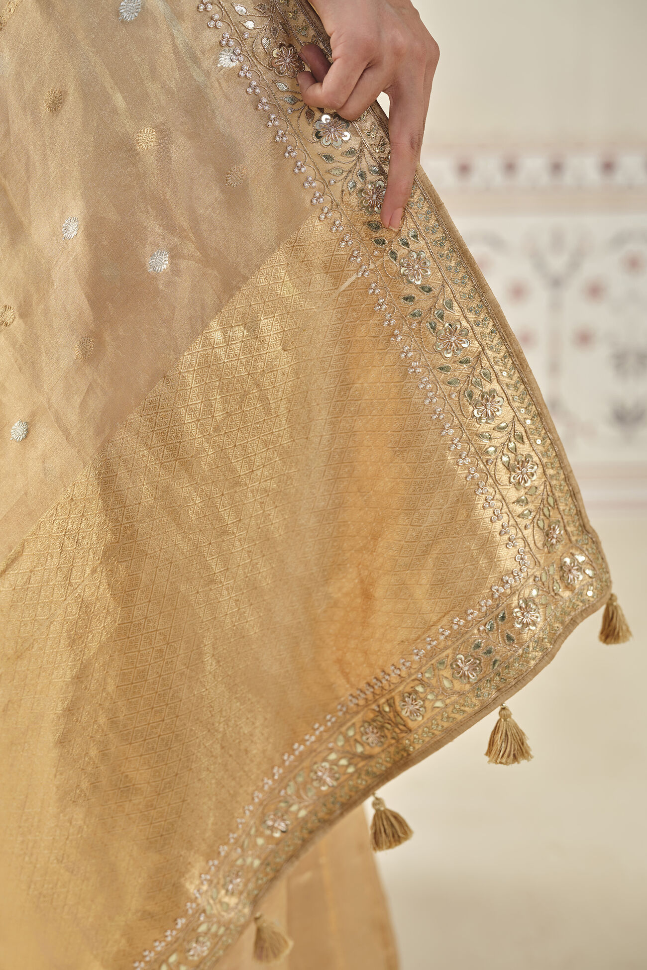 Aryahi Handwoven Benarasi Saree Set - Gold, Gold, image 7