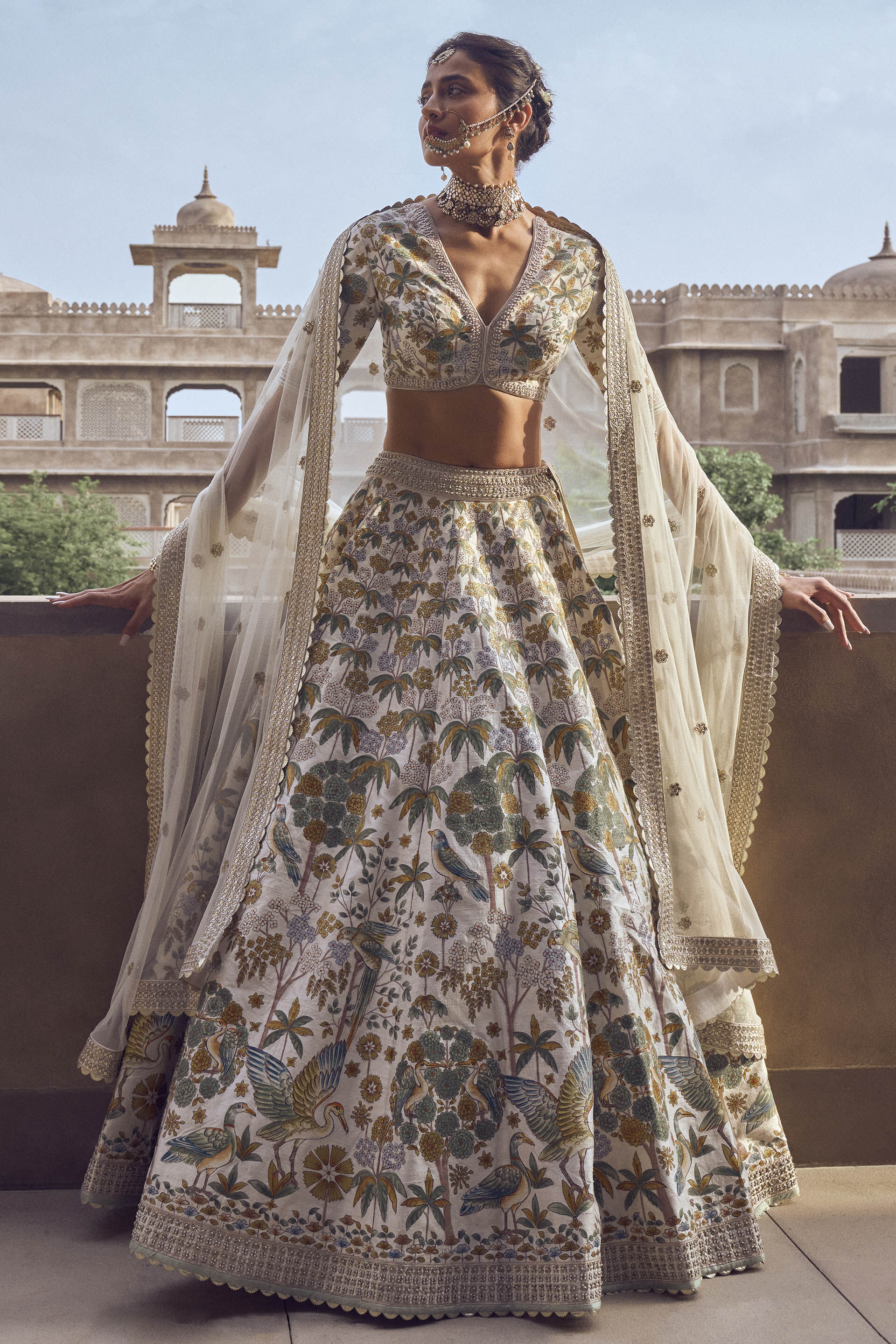 MDB 025974 ( Chandni Chowk Lehenga Buy Online ) | Indian wedding dress,  Bridal lehenga choli, Bridal lehenga online
