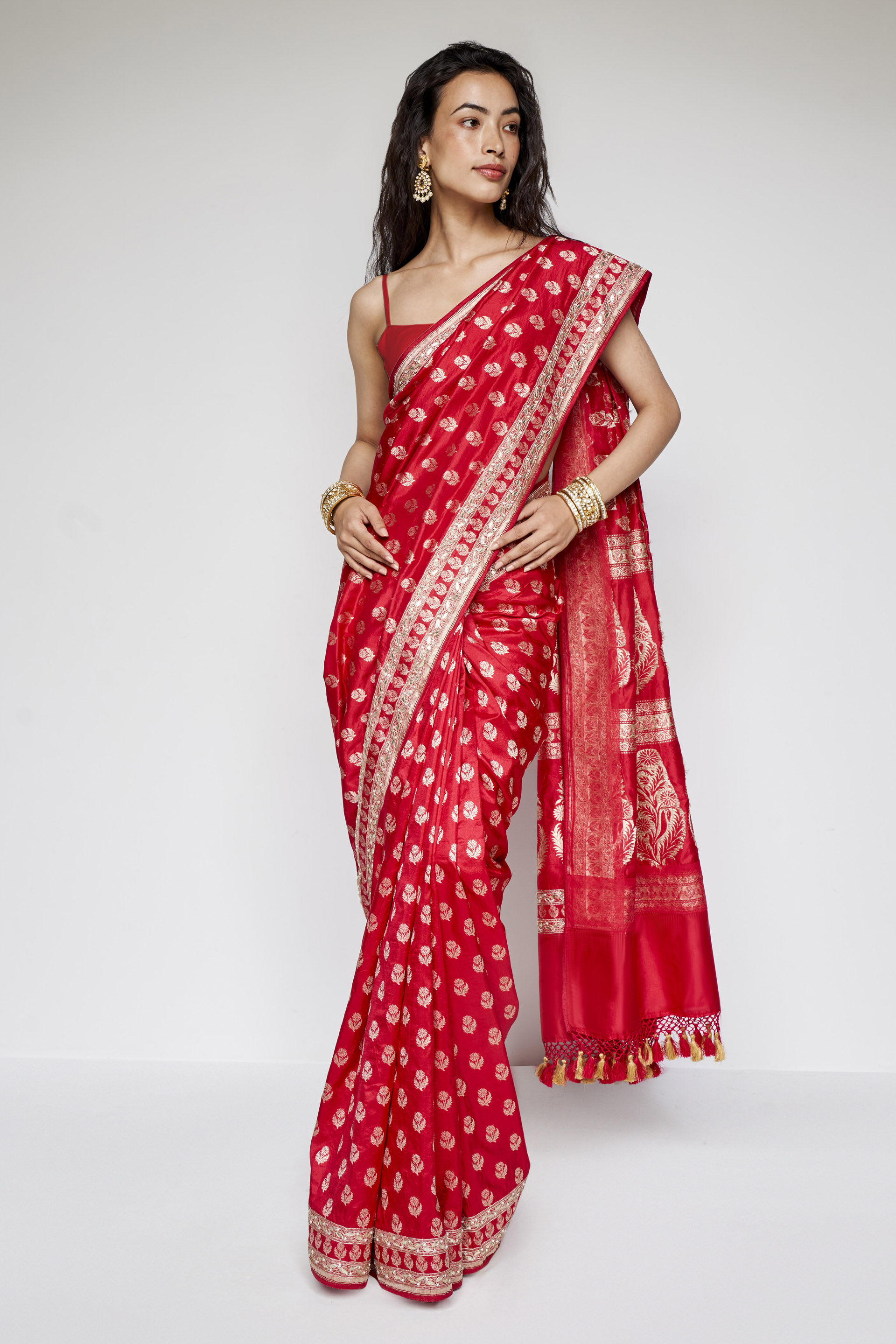 Elegant Sarees for Women | Traditional Indian Sari Collection | Almaari  Fashion