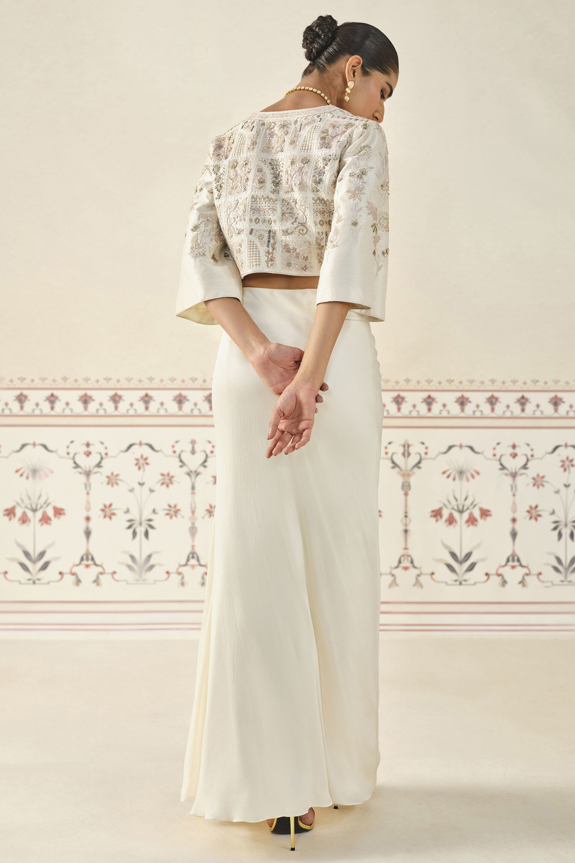 ★DIADORA★ Crosscoat Contrast Skirt IVORY D4222TSK96IVD Buy Designer Mesnata Embroidered Skirt Set - Ivory Online
